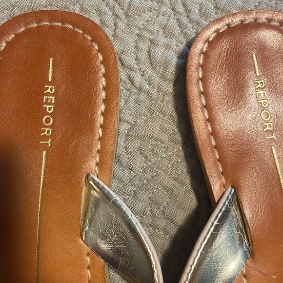 Report Women's Tan and Gold strappy Sandals - Picture 3 of 4